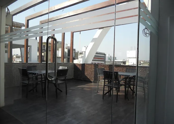 Hotel Grand Godwin - Complimentary Airport Pickup -Near Ndls Railway Stn