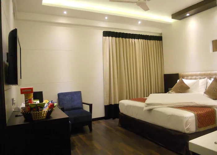 Hotel Grand Godwin - Complimentary Airport Pickup -Near Ndls Railway Stn
