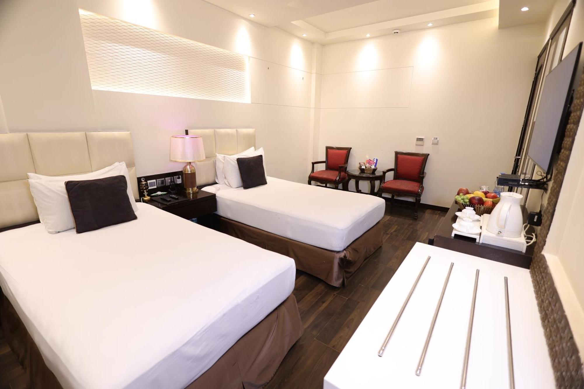 Grand Godwin Near Railway Station Hotel 4*