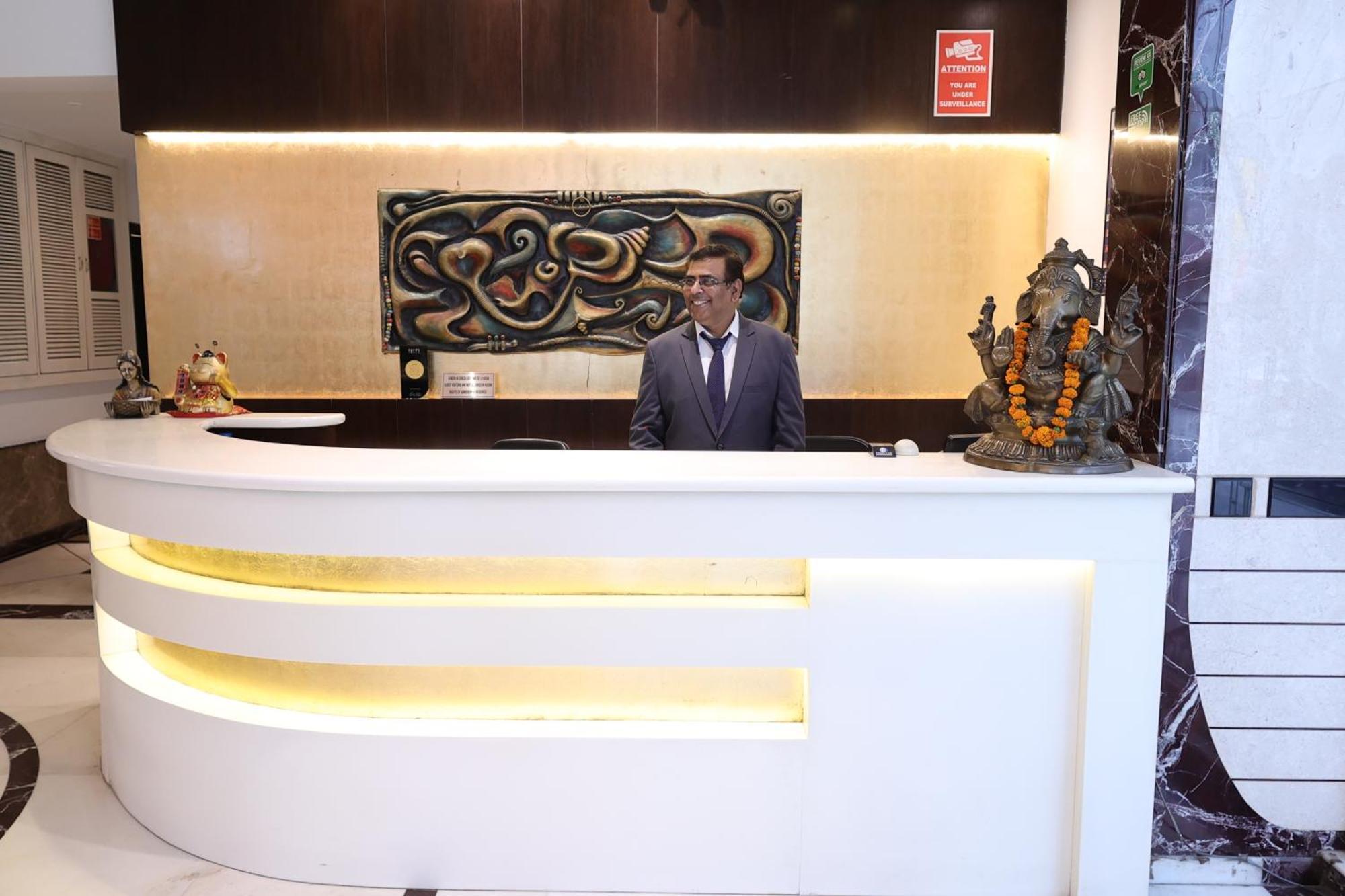Hotel Grand Godwin Near Railway Station 4*