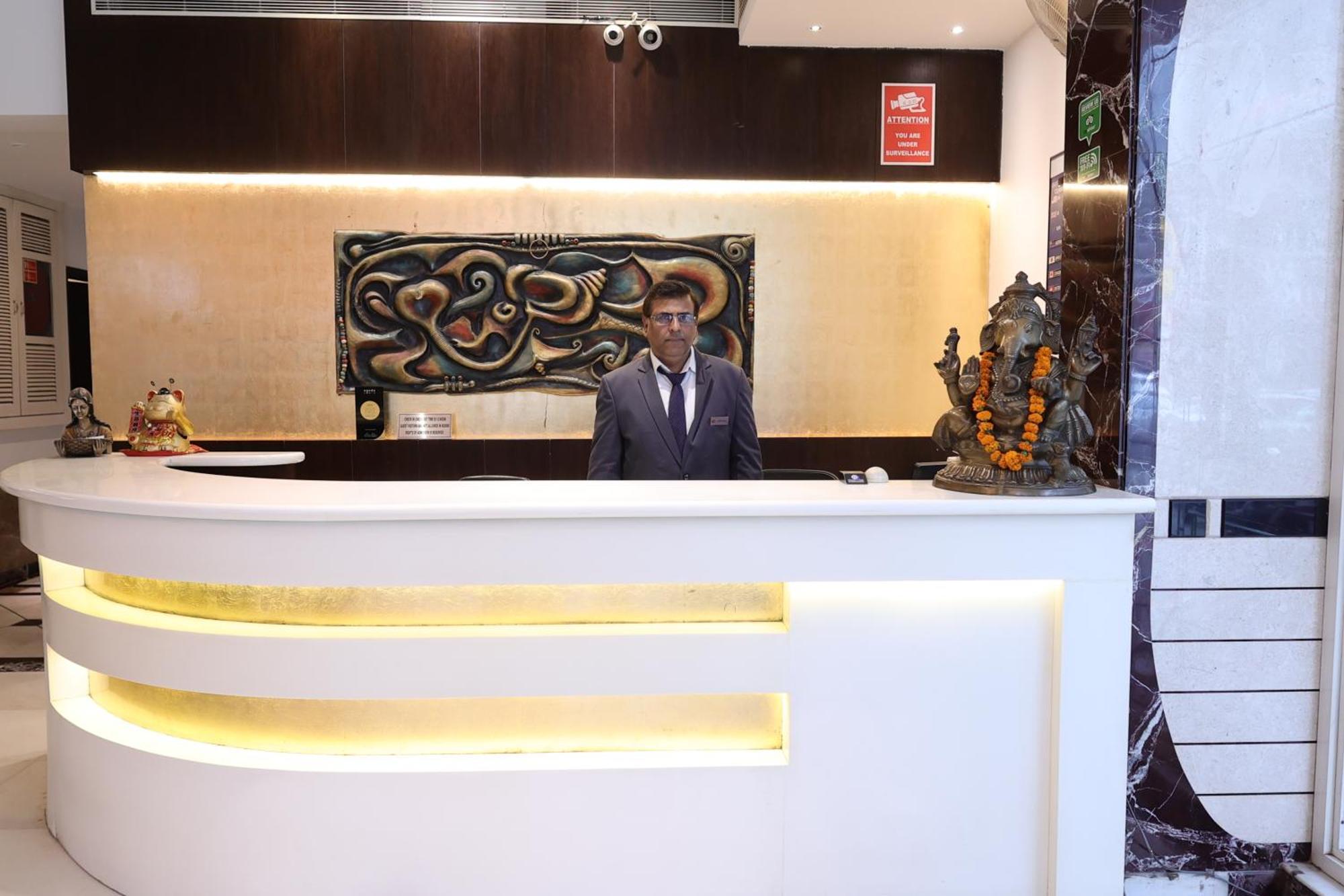 Grand Godwin - Complimentary Airport Pickup -near Ndls Railway Stn New Delhi