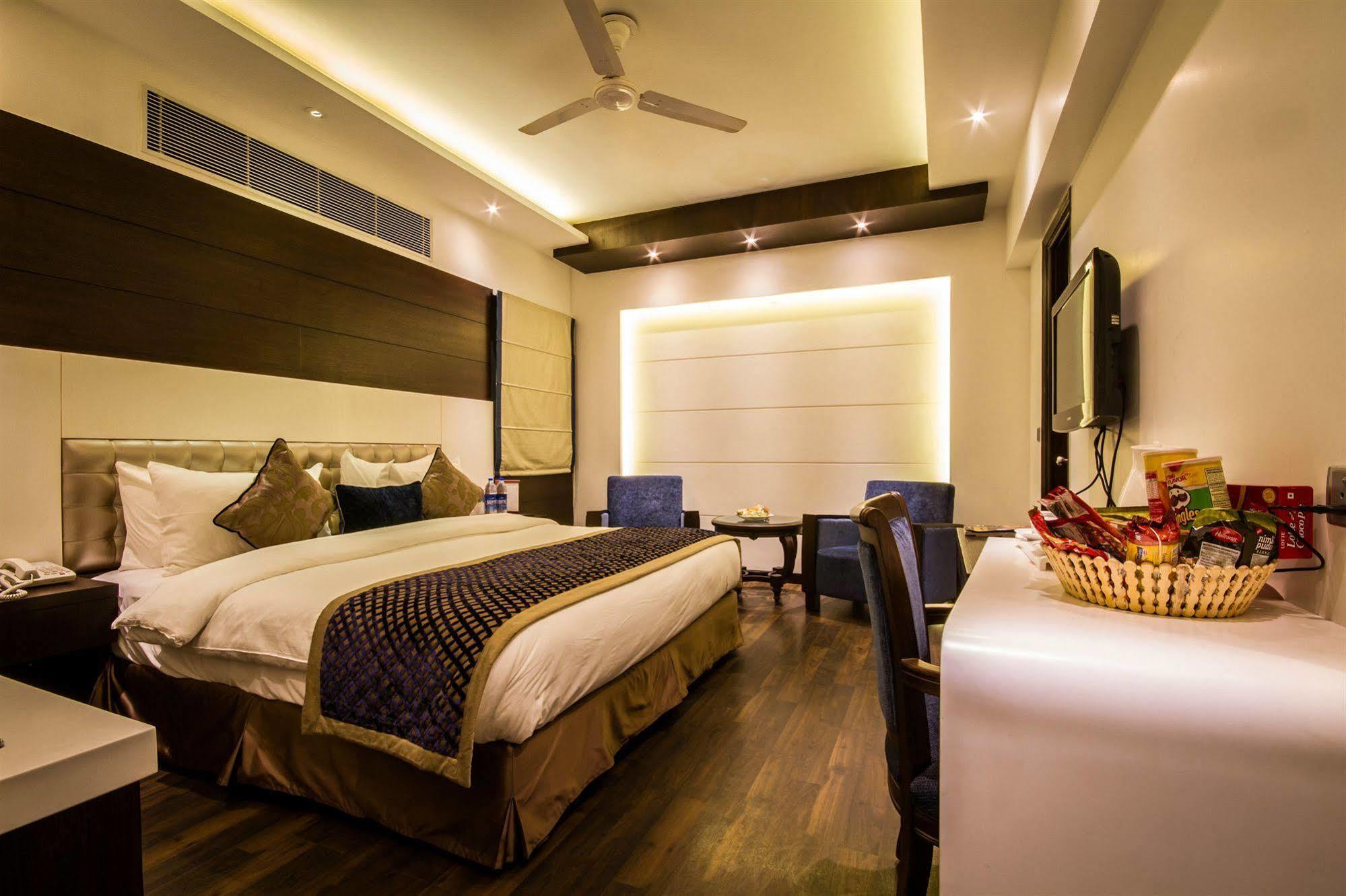 Grand Godwin - Complimentary Airport Pickup -near Ndls Railway Stn 4* New Delhi