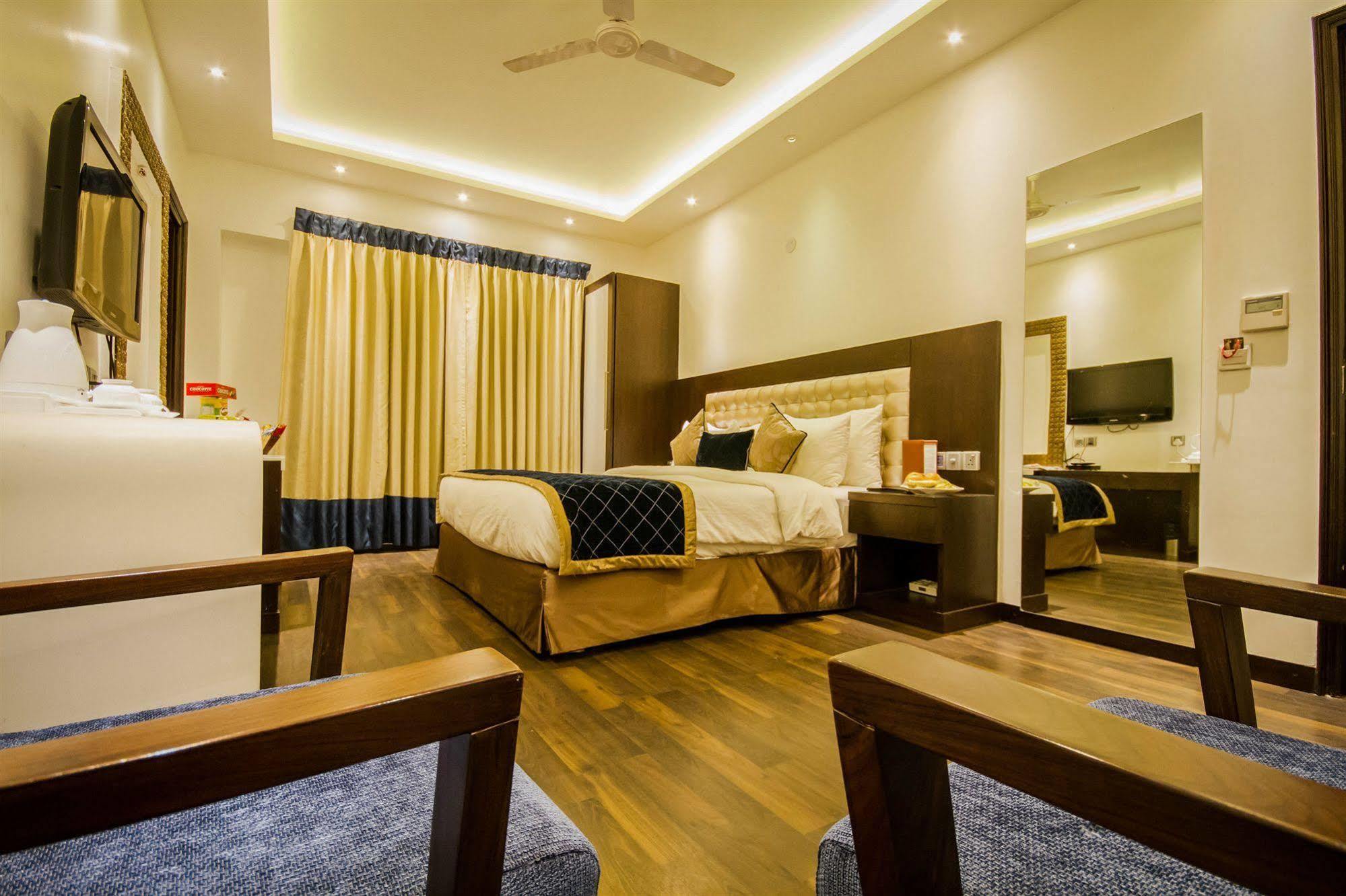 Grand Godwin - Complimentary Airport Pickup -near Ndls Railway Stn Hotel New Delhi