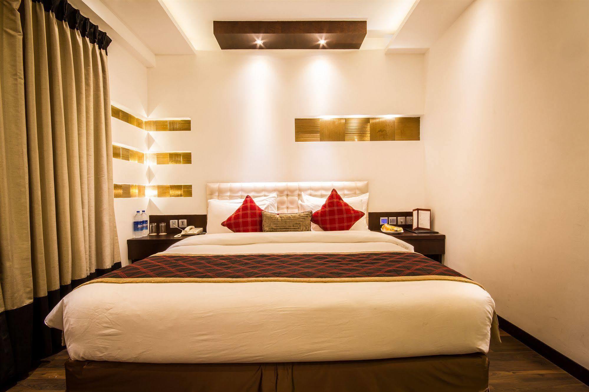 Grand Godwin - Complimentary Airport Pickup -near Ndls Railway Stn New Delhi
