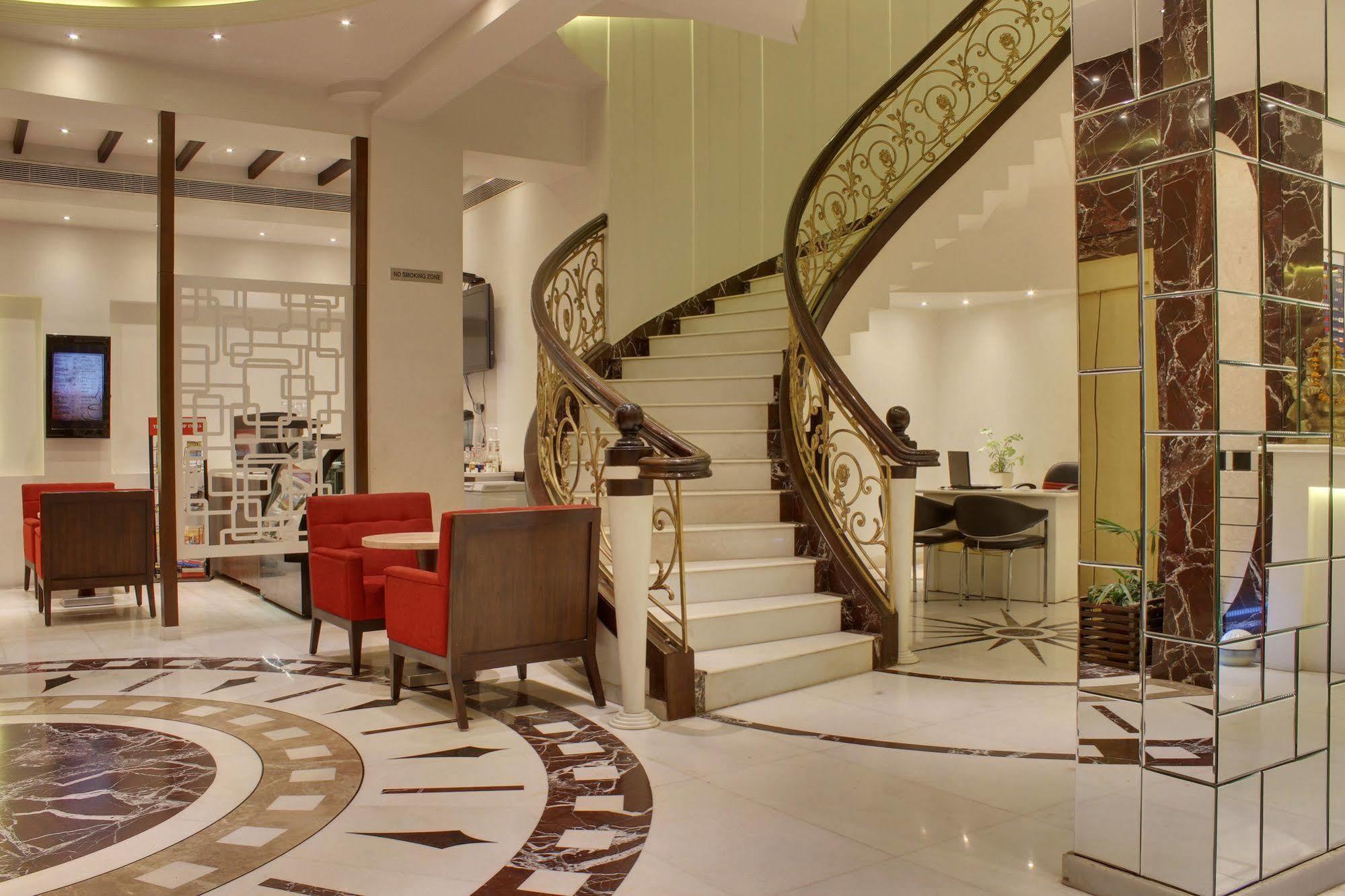 Grand Godwin - Complimentary Airport Pickup -near Ndls Railway Stn 4* New Delhi