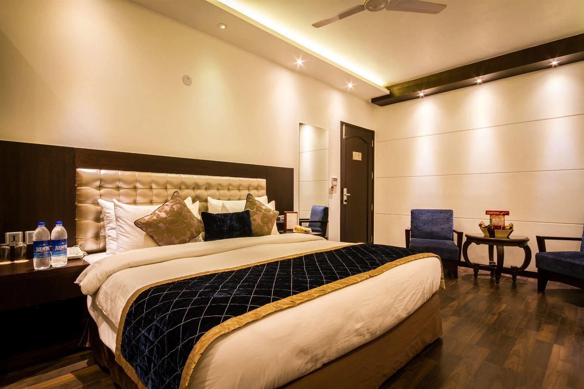 Grand Godwin - Complimentary Airport Pickup -near Ndls Railway Stn Hotel New Delhi