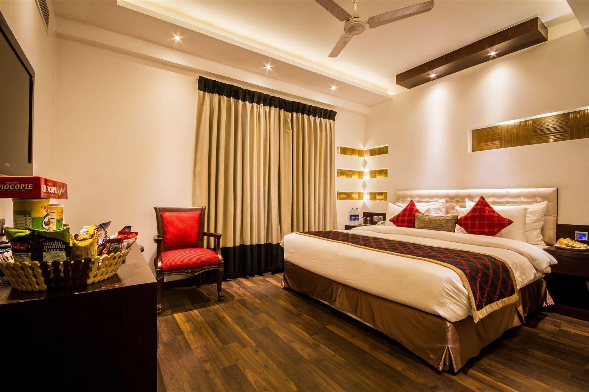 Grand Godwin Near Railway Station Hotel 4*