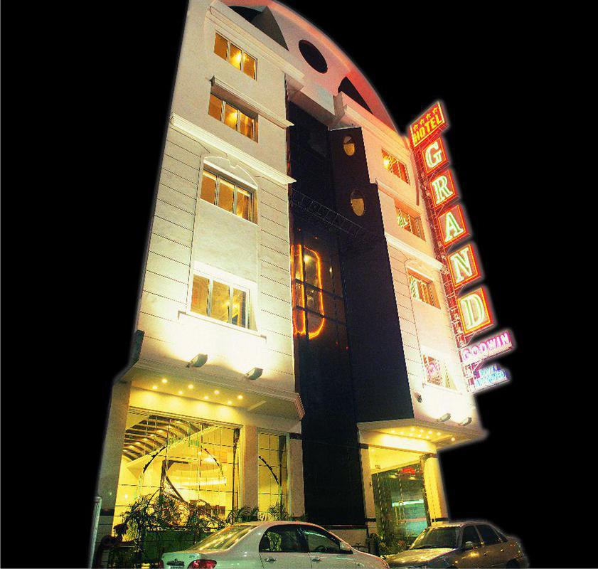 Hotel Grand Godwin - Complimentary Airport Pickup -near Ndls Railway Stn New Delhi