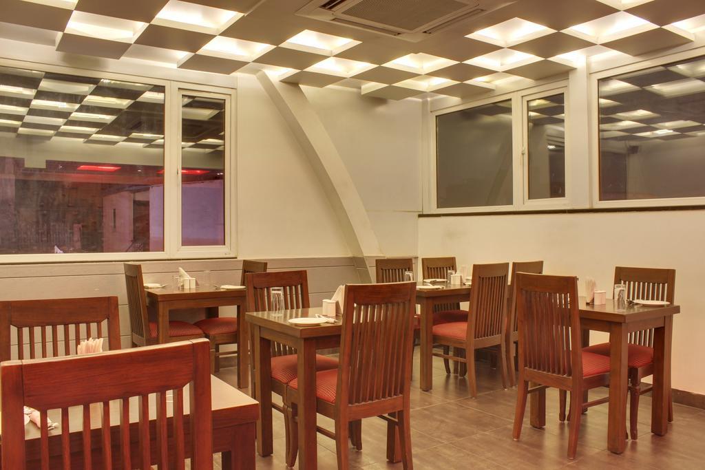 Grand Godwin - Complimentary Airport Pickup -near Ndls Railway Stn New Delhi