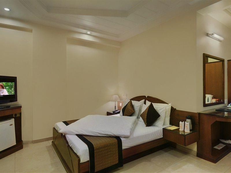 Hotel Grand Godwin - Complimentary Airport Pickup -near Ndls Railway Stn New Delhi